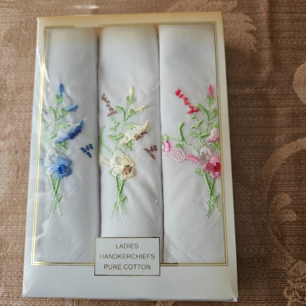 NIB Lace Cotton Handkerchiefs